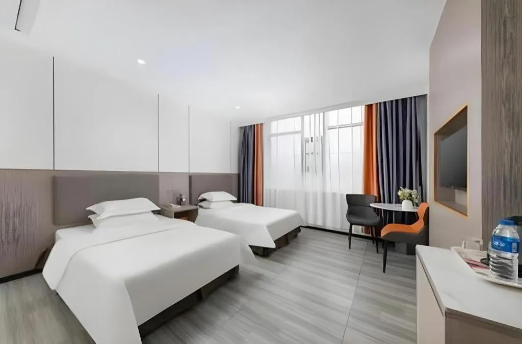 Bed in Renhe Good East Hotel