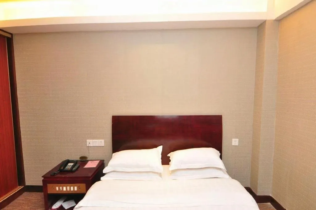 Bed in Renhe Good East Hotel