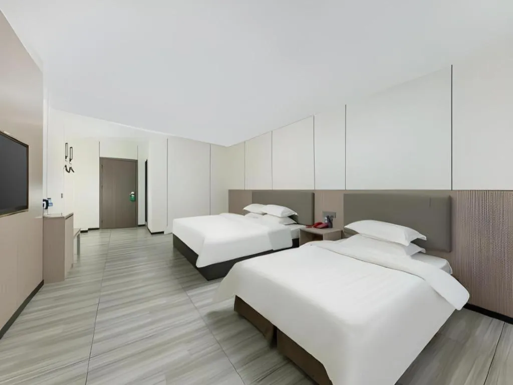 Bed in Renhe Good East Hotel