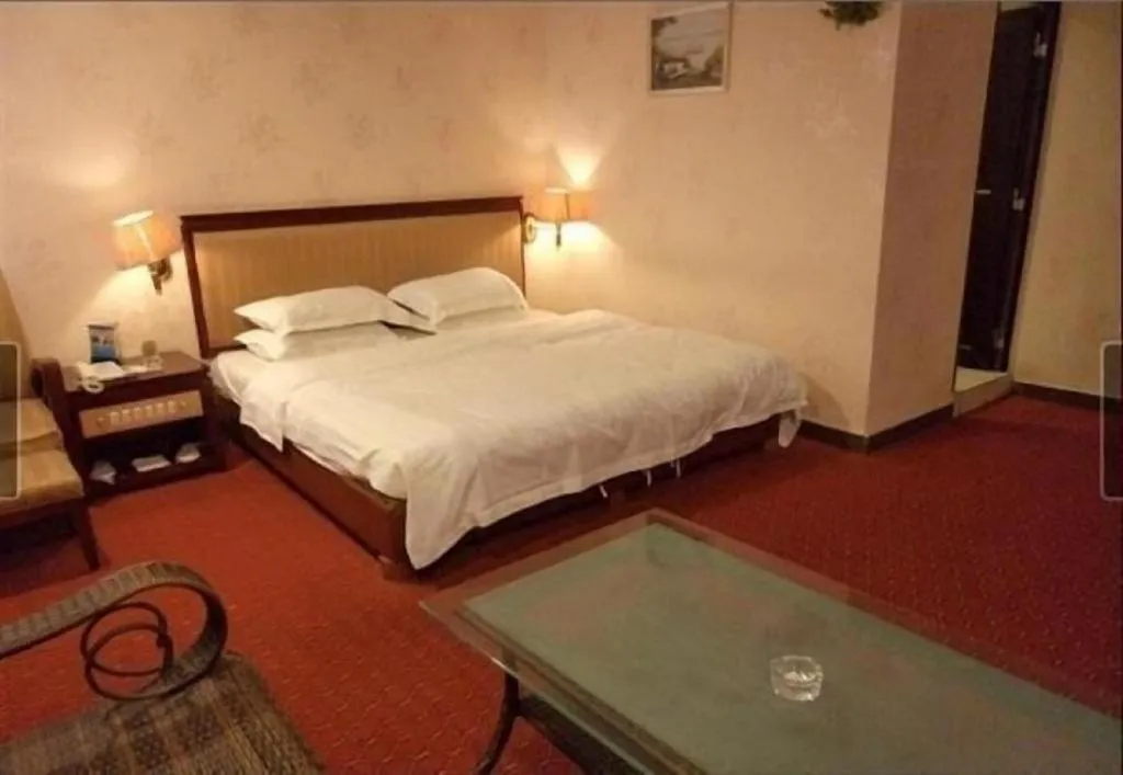 Bed in Renhe Good East Hotel