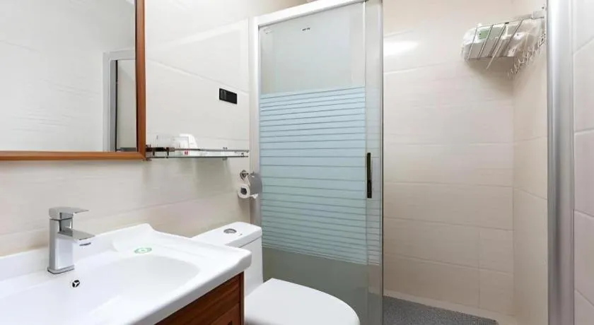 Renhe Good East Hotel