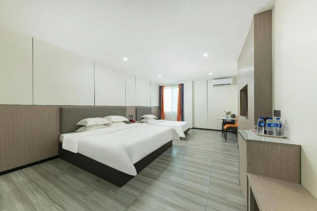 Bed in Renhe Good East Hotel