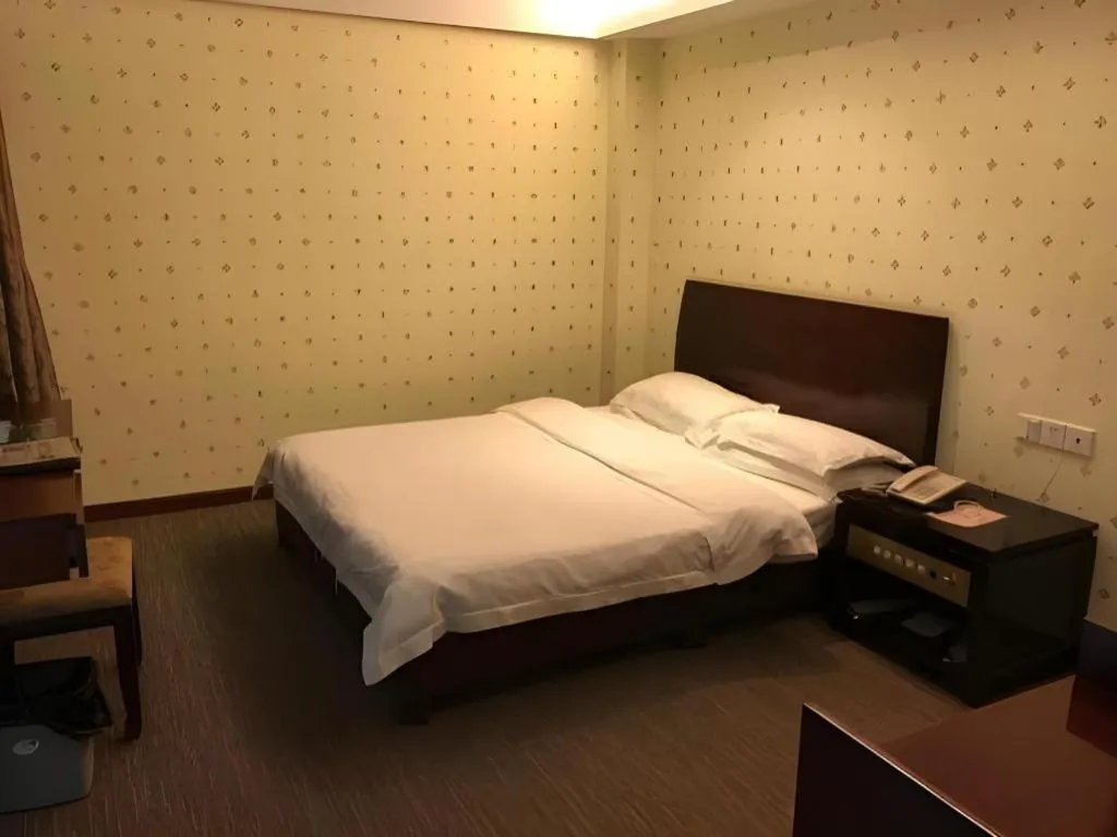 Bed in Renhe Good East Hotel