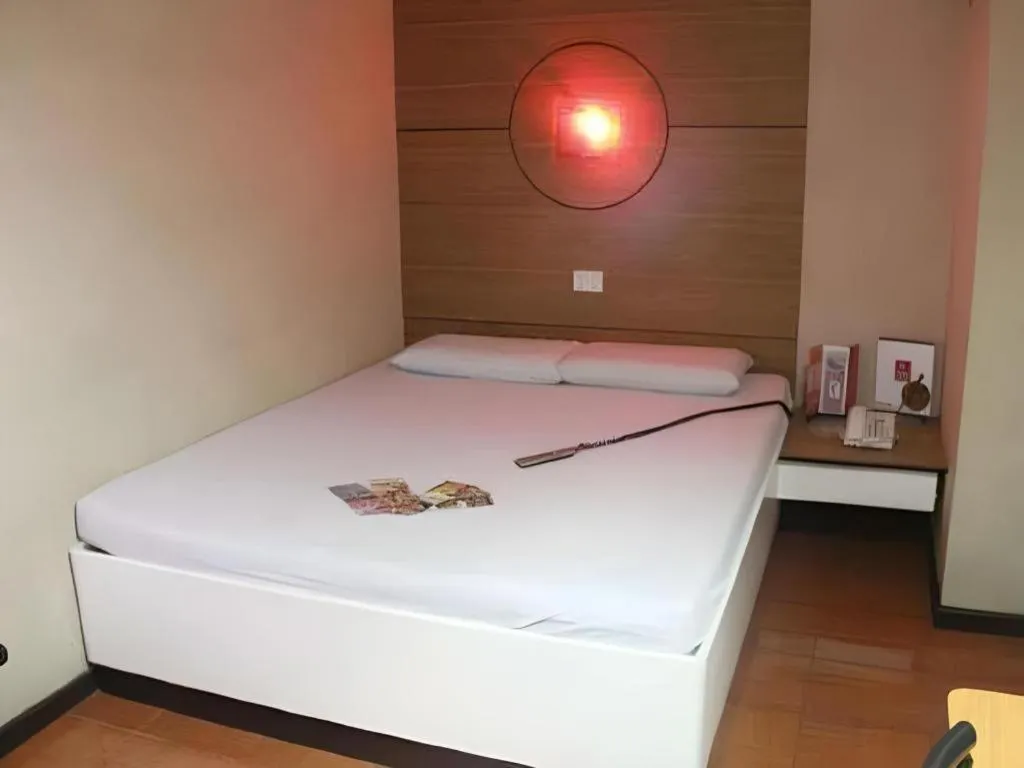 Bed in Hotel Sogo Tarlac