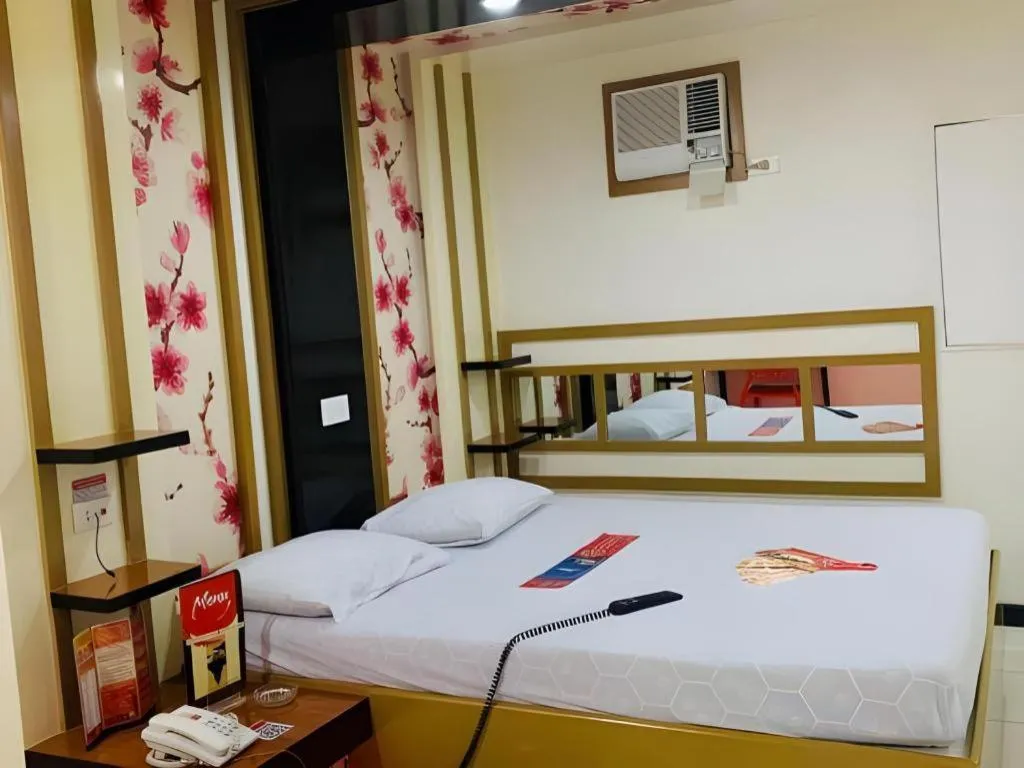 Bed in Hotel Sogo Tarlac