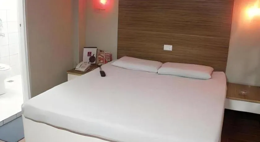Bed in Hotel Sogo Tarlac