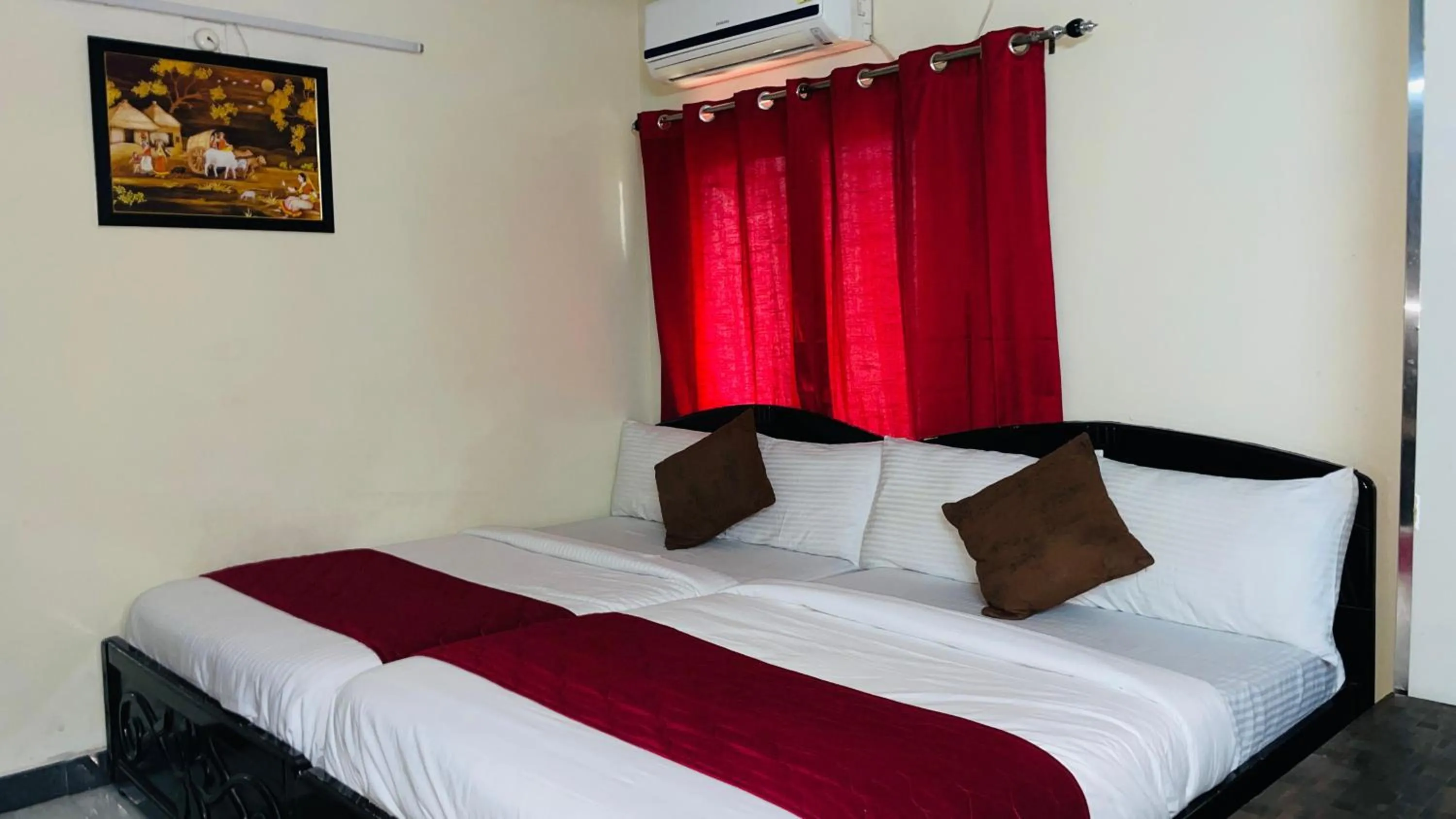 Bed in Hotel Sai Palace Inn