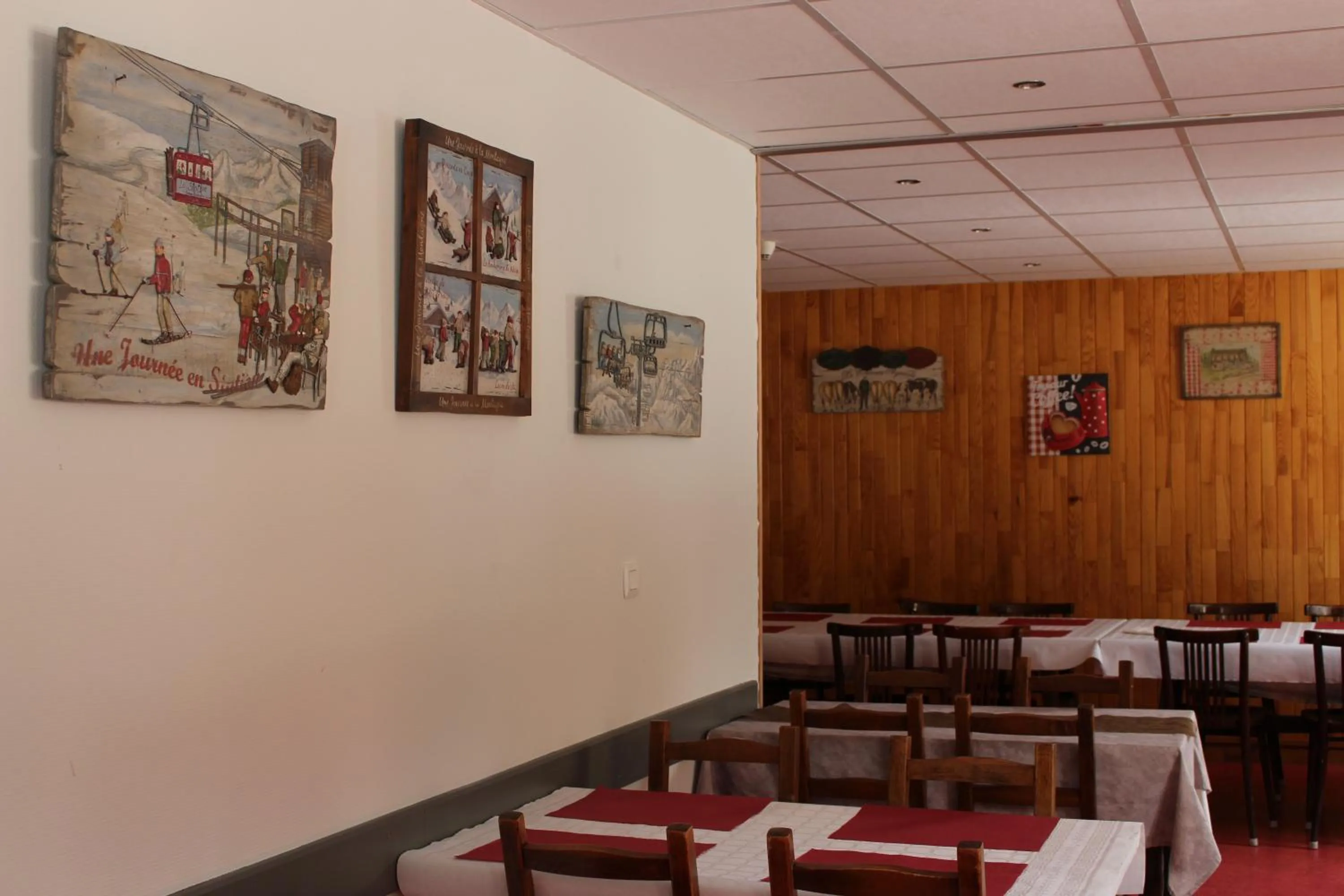 Restaurant/places to eat in Les Carlines