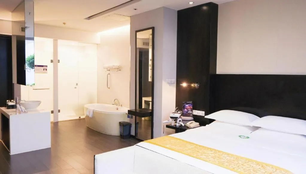 Bed in Guangdong Nanmei Osotto Hotel