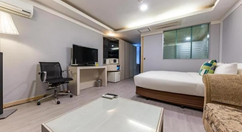 Bed in Metro Tourist Hotel Cheonan