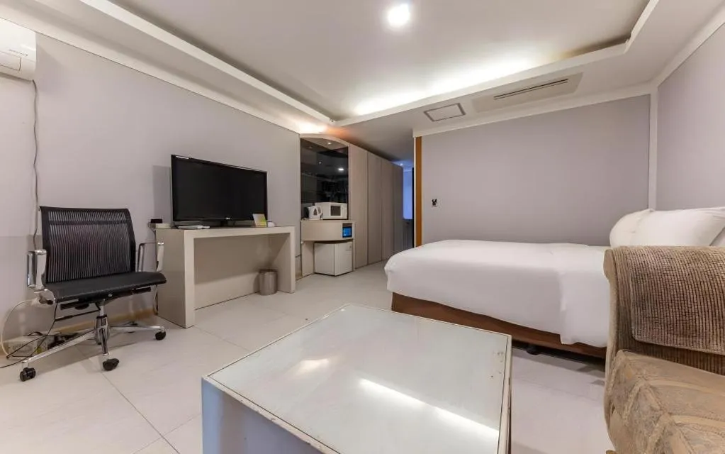 Bed in Metro Tourist Hotel Cheonan