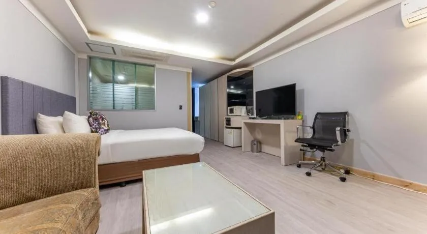 Bed in Metro Tourist Hotel Cheonan