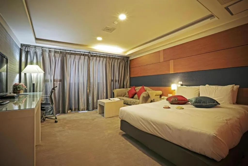 Bed in Metro Tourist Hotel Cheonan