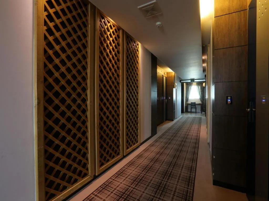 Metro Tourist Hotel Cheonan