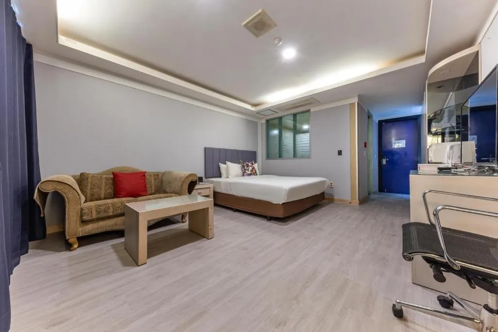 Bed in Metro Tourist Hotel Cheonan