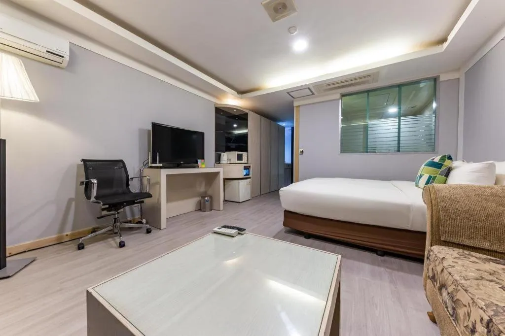 Bed in Metro Tourist Hotel Cheonan