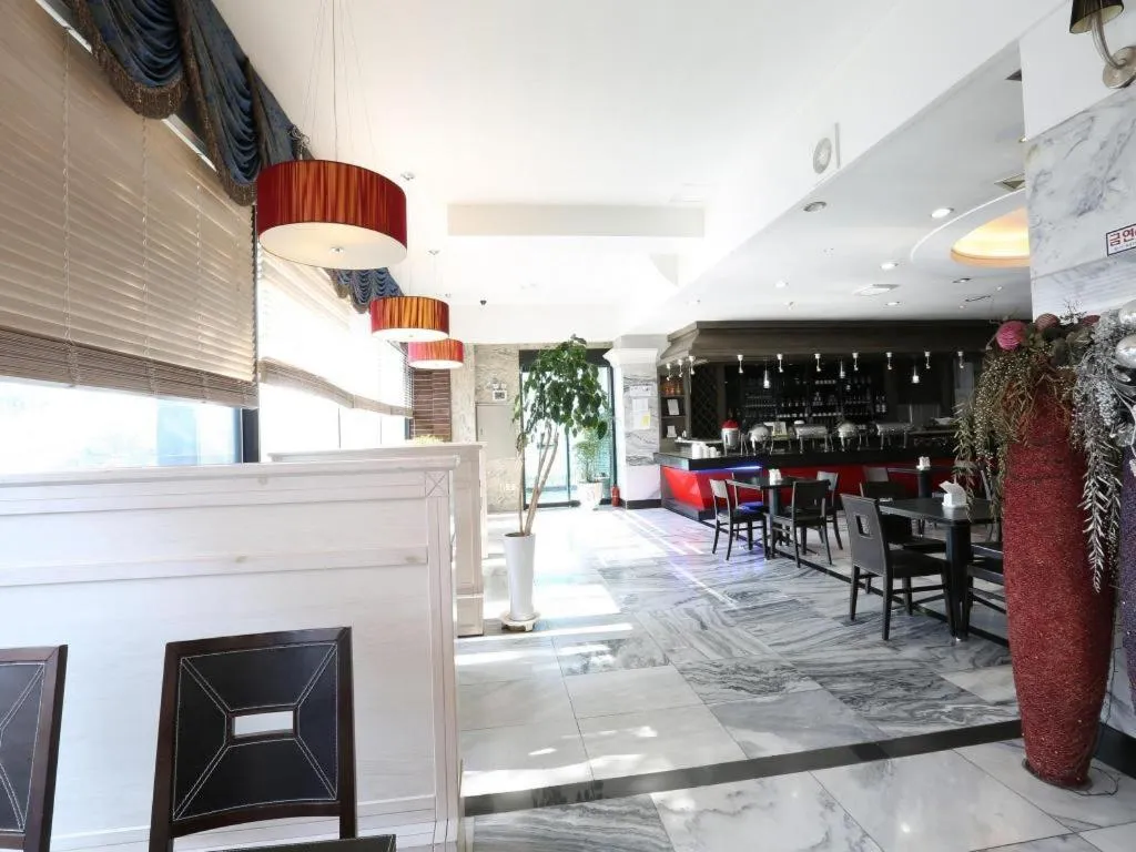 Metro Tourist Hotel Cheonan