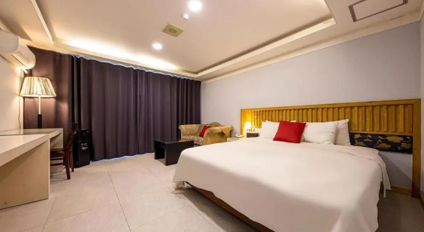 Bed in Metro Tourist Hotel Cheonan