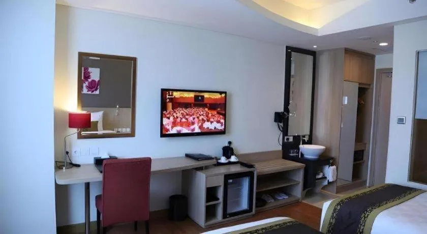 Bed in Golden Tulip Galaxy Hotel Banjarmasin