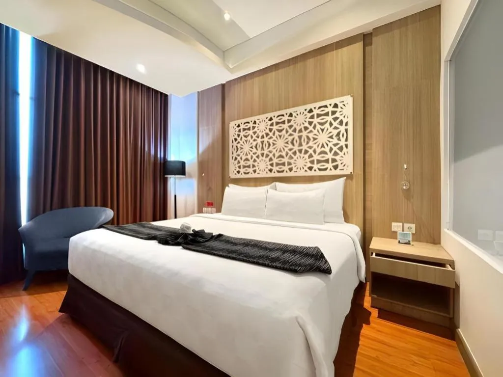 Bed in Golden Tulip Galaxy Hotel Banjarmasin