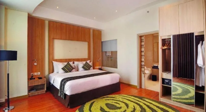 Bed in Golden Tulip Galaxy Hotel Banjarmasin