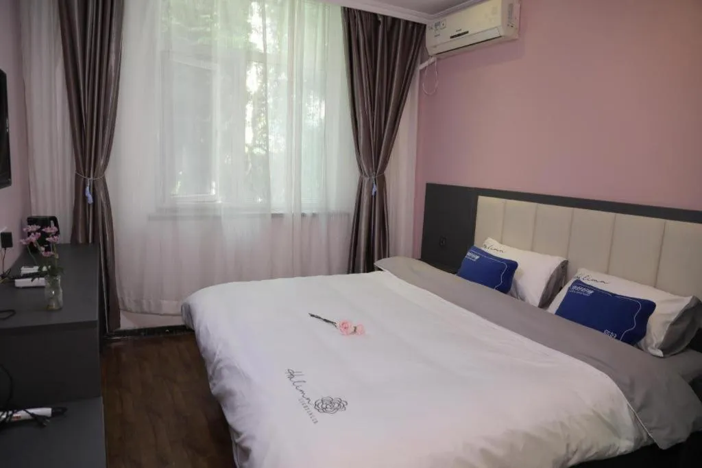 Bed in Xian Facebook Youth Hostel