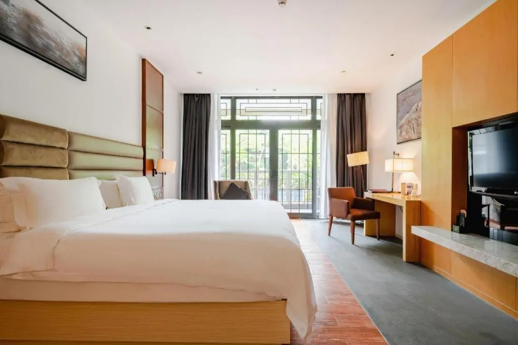 Bed in Eadry Royal Garden Hotel Haikou