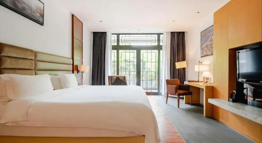 Bed in Eadry Royal Garden Hotel Haikou