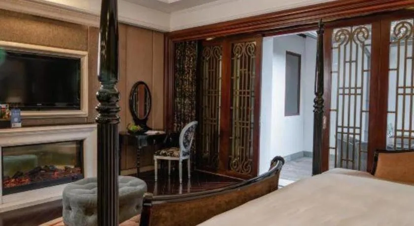 Bed in Eden Club House