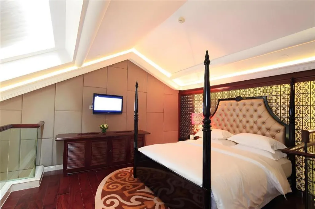 Bed in Eden Club House