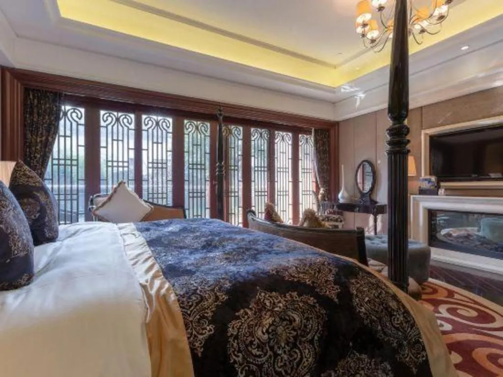 Bed in Eden Club House