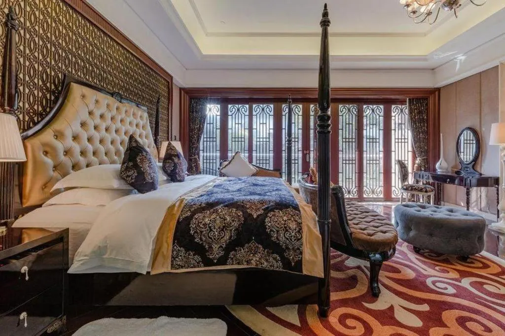 Bed in Eden Club House