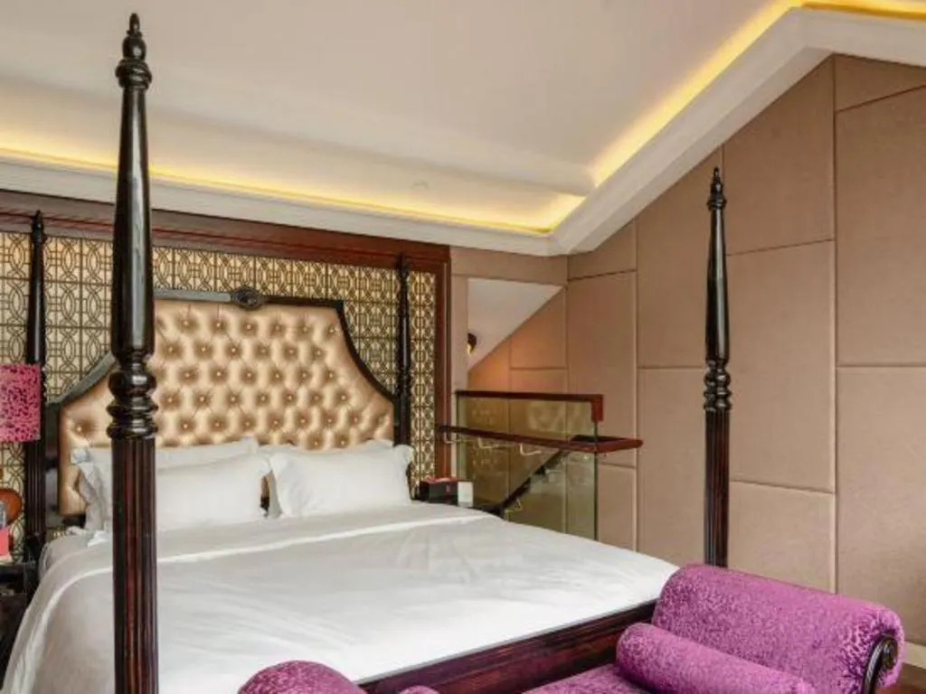 Bed in Eden Club House