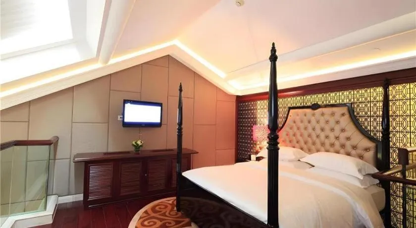 Bed in Eden Club House