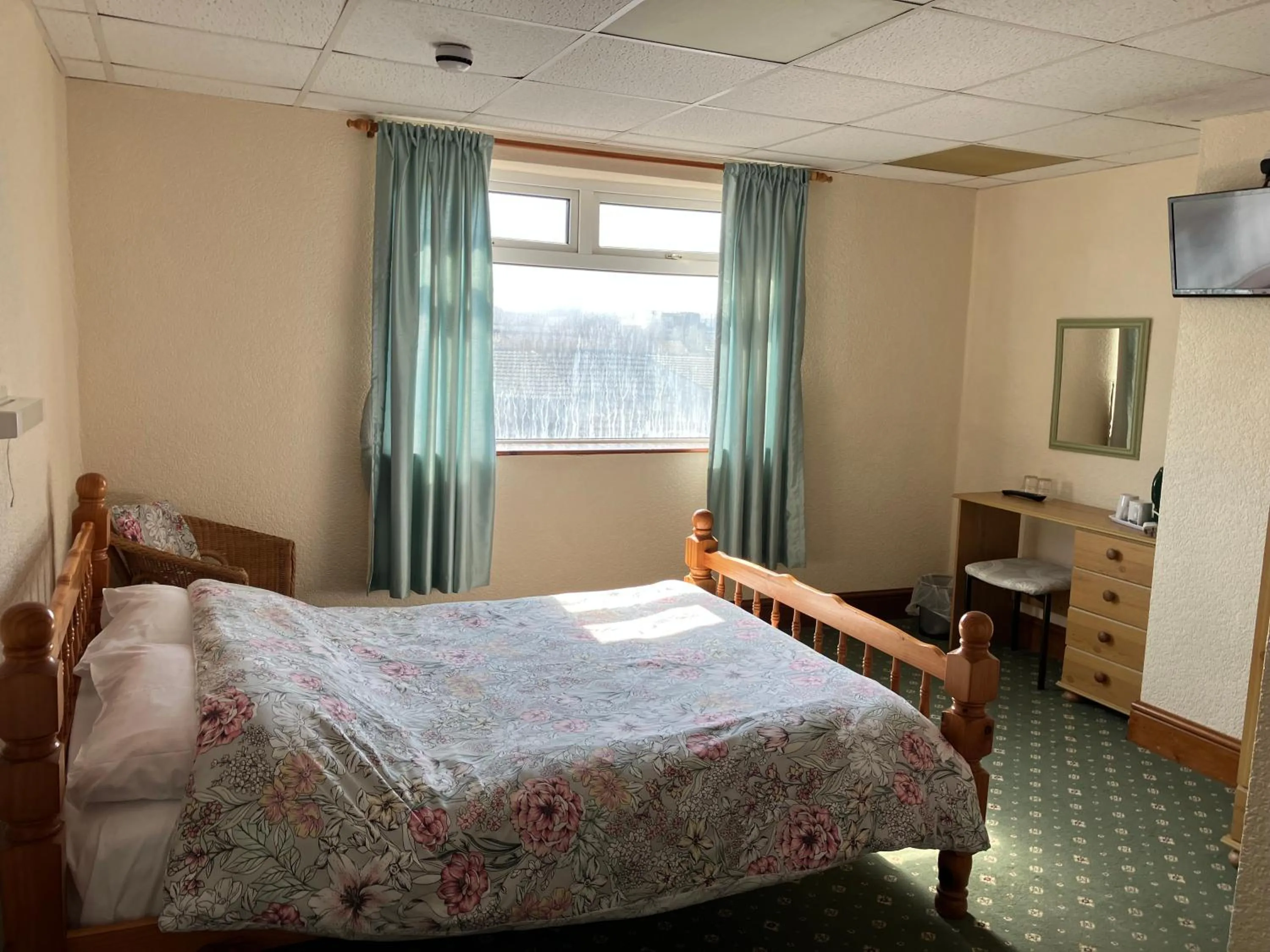 Bed in Walford Hotel