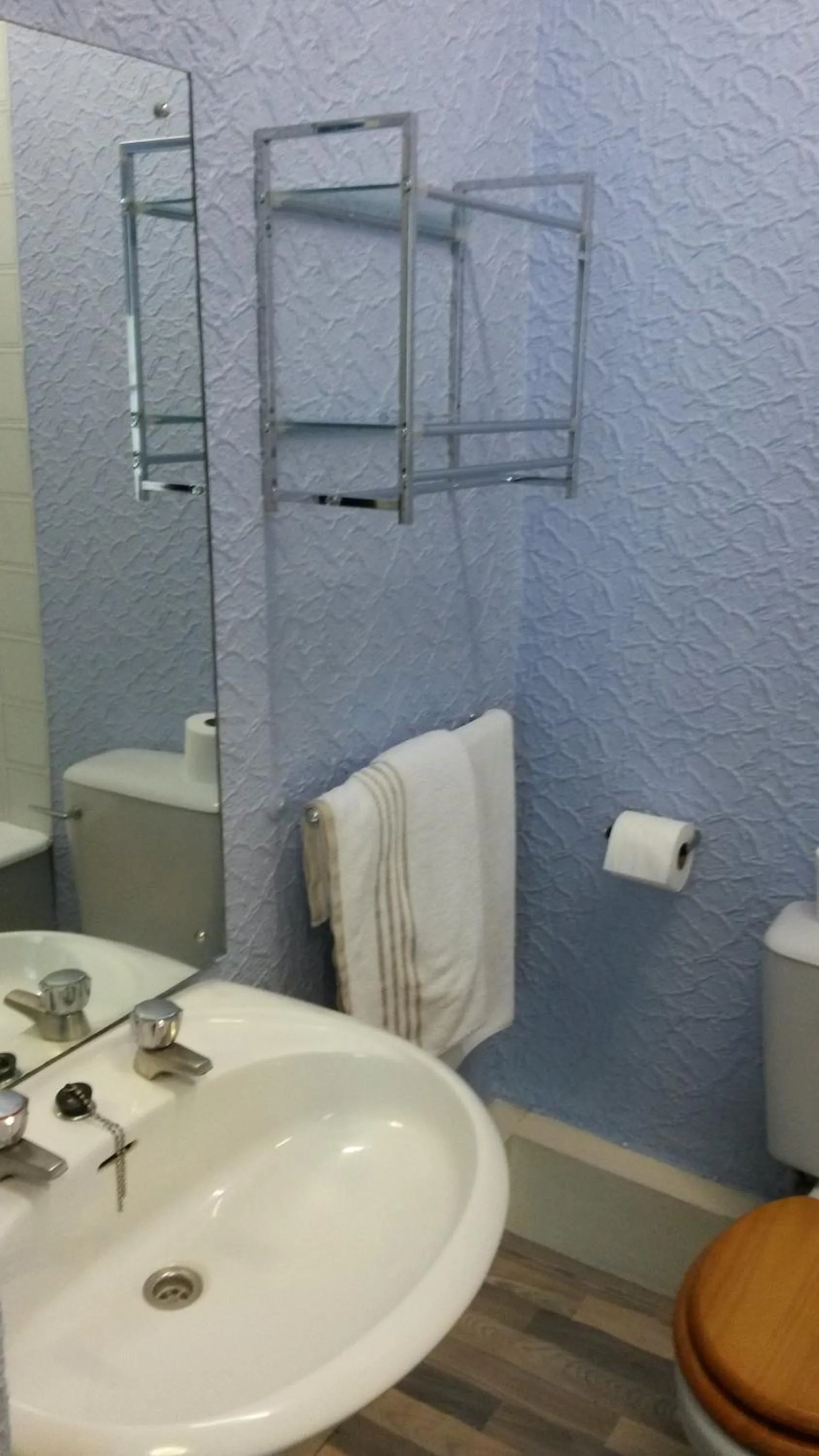 Toilet in Walford Hotel