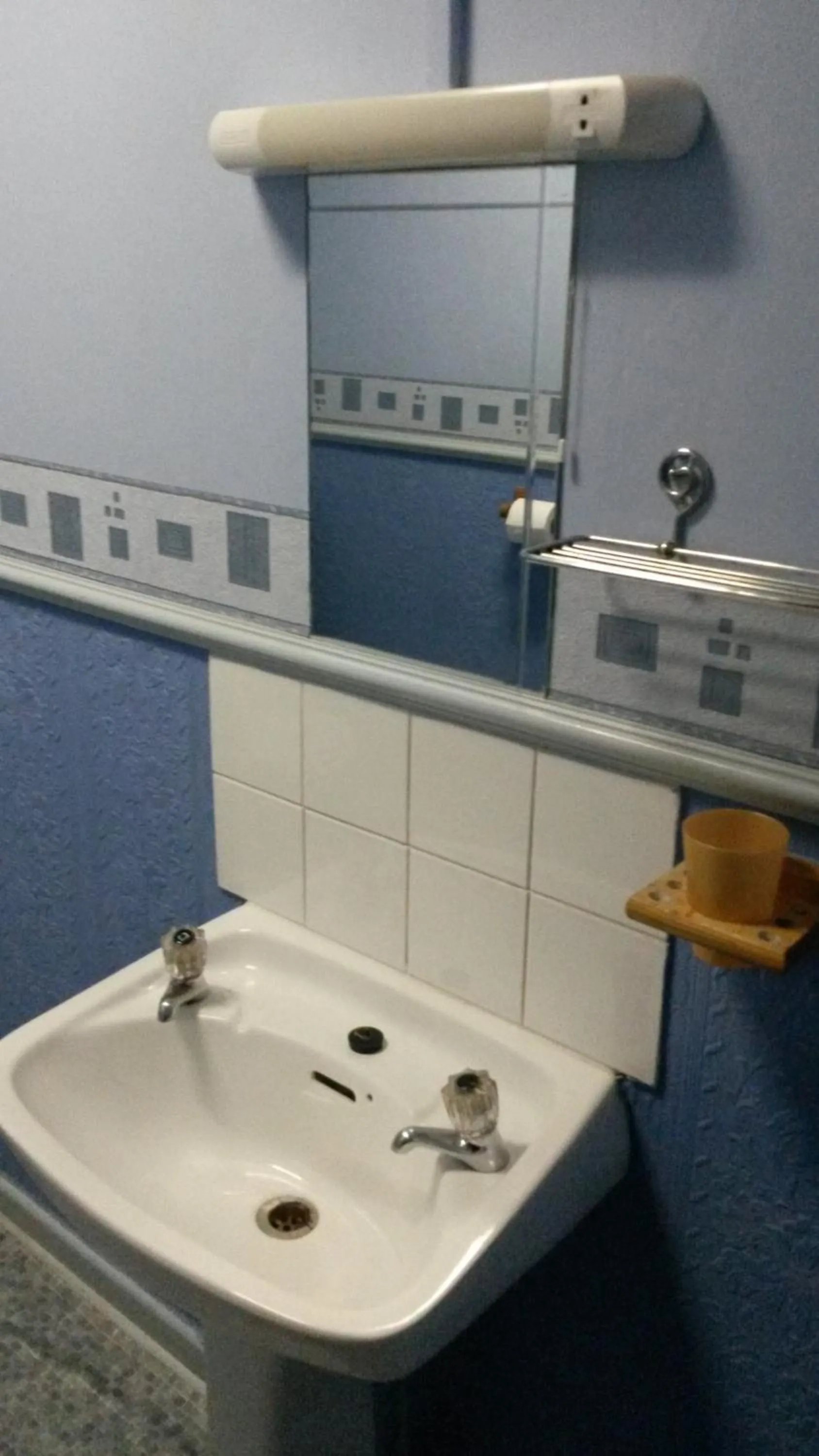 Toilet in Walford Hotel