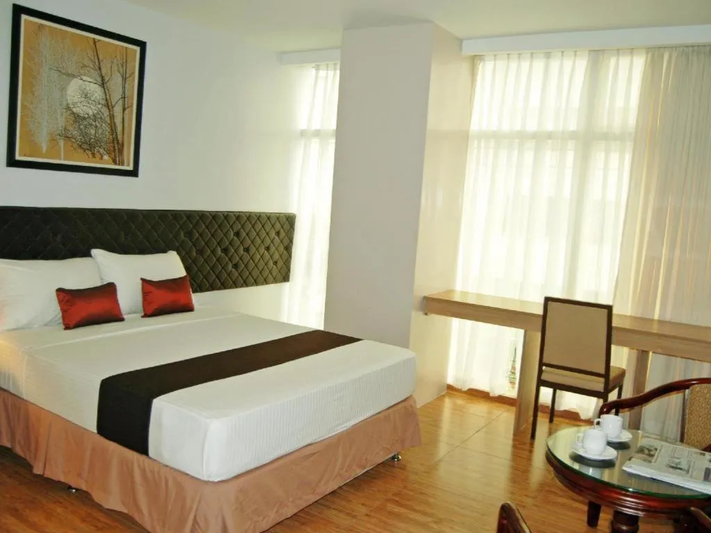 Bed in Capitol Central Hotel and Suites