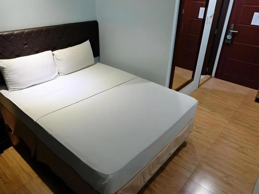 Bed in Capitol Central Hotel and Suites