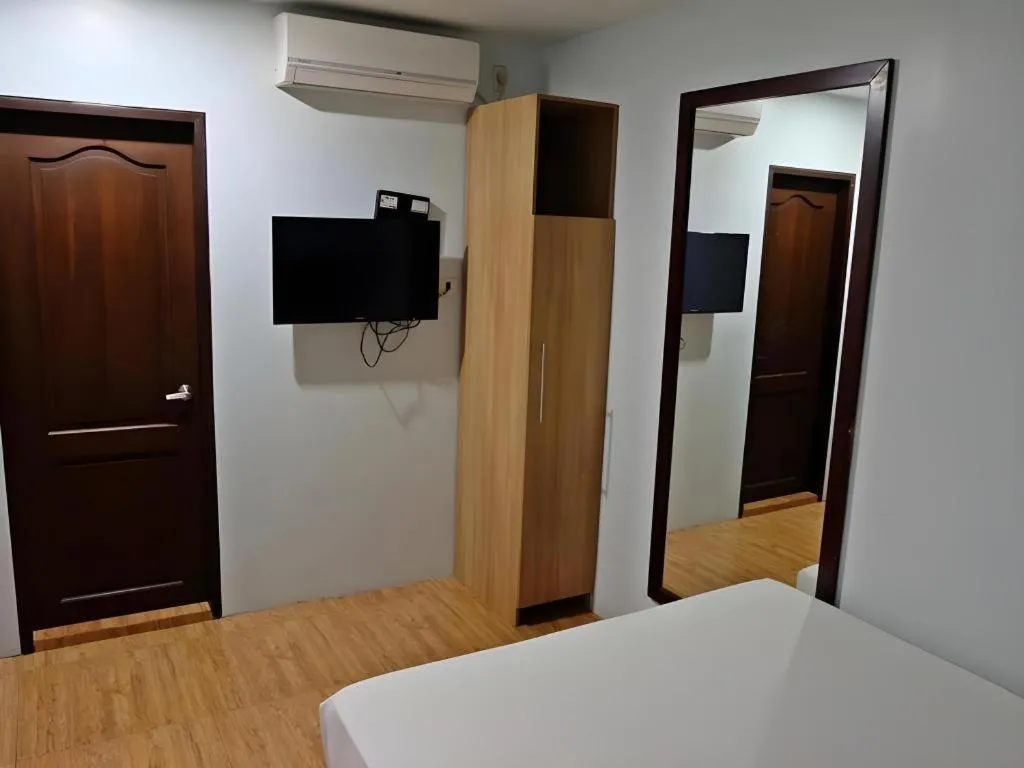 Bed in Capitol Central Hotel and Suites