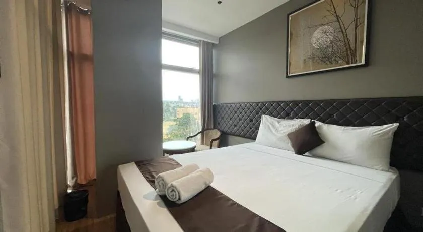 Bed in Capitol Central Hotel and Suites