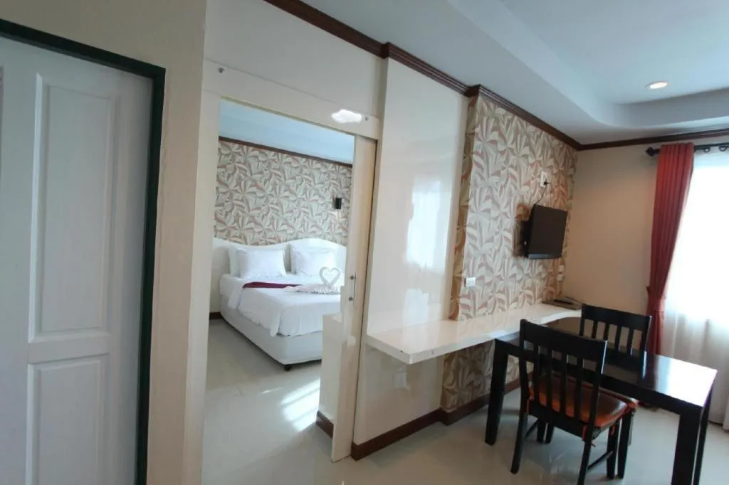 Bed in Thada Chateau Hotel