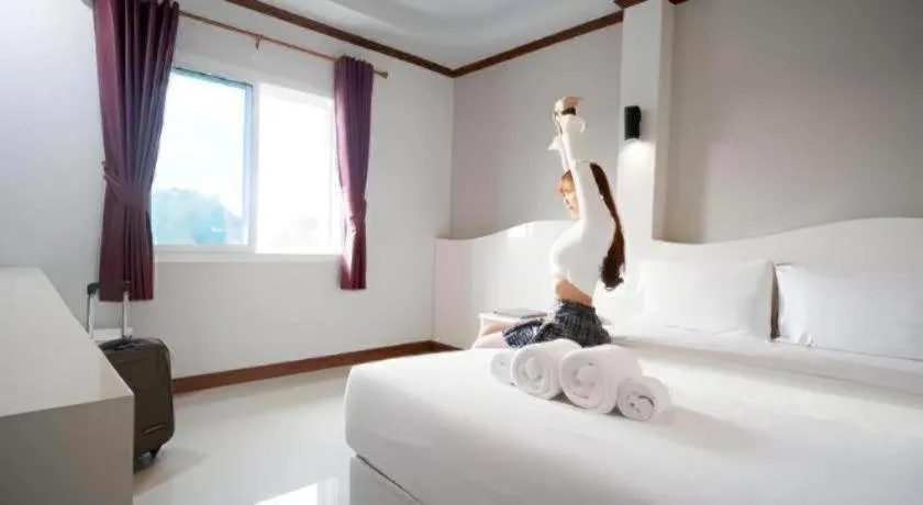 Bed in Thada Chateau Hotel