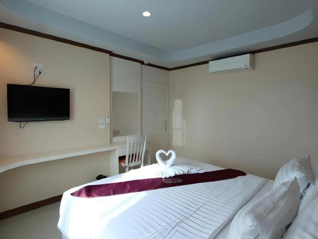 Bed in Thada Chateau Hotel