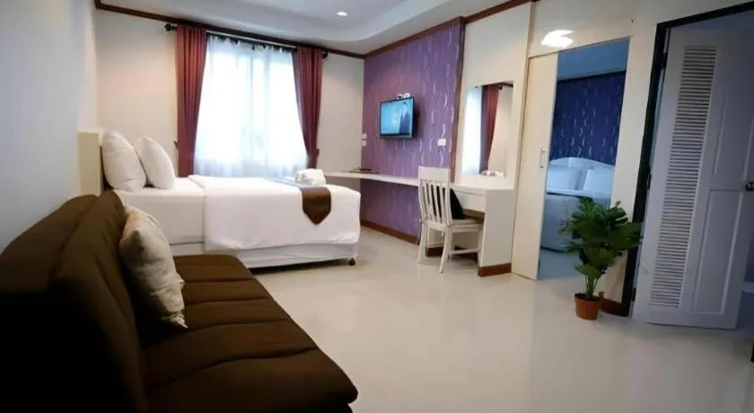 Bed in Thada Chateau Hotel