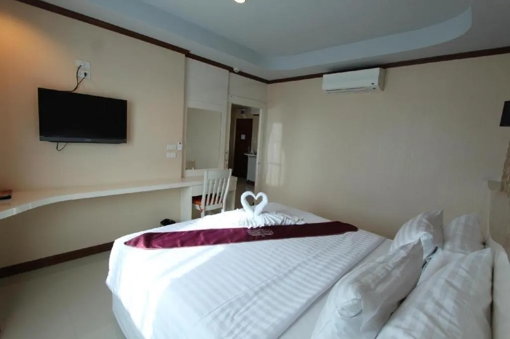 Bed in Thada Chateau Hotel