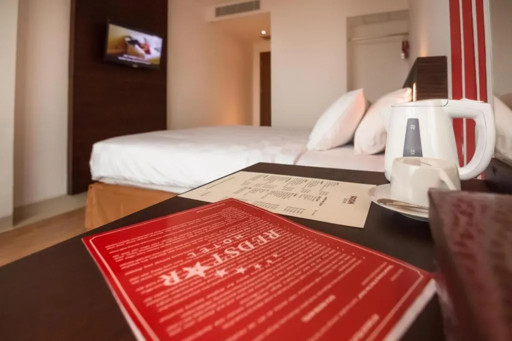Bed in Redstar Hotel Jakarta