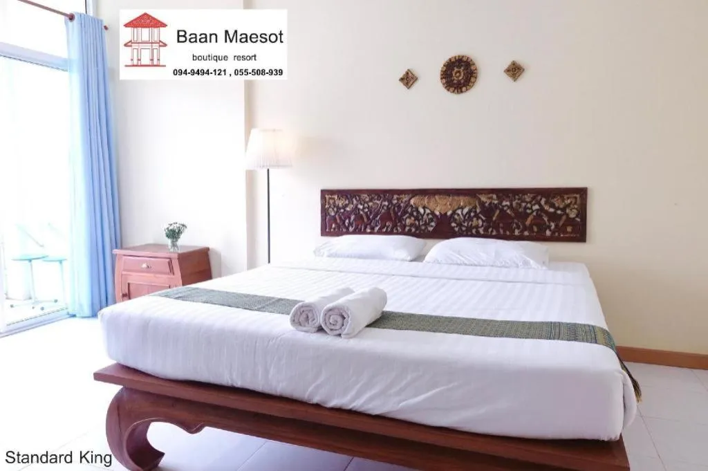 Bed in Baan Maesot Boutique Resort