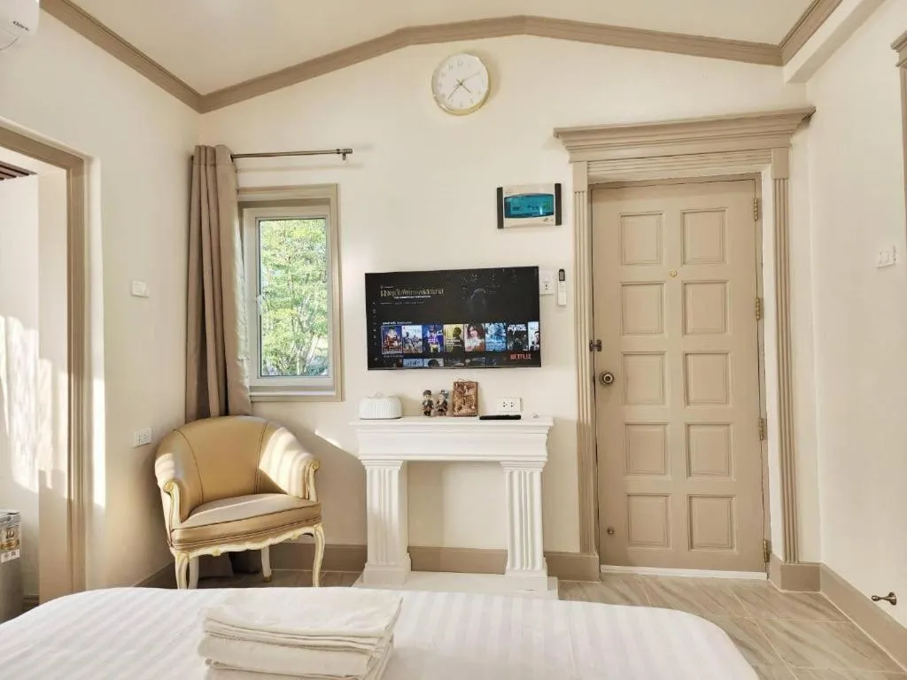 Bed in Villa Tuscany Country Resort