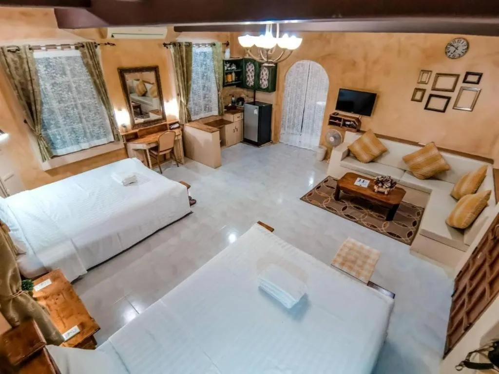 Bed in Villa Tuscany Country Resort